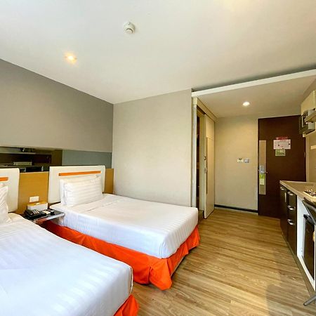 Hotel Arawana Express Phromphong Bangkok Exterior foto