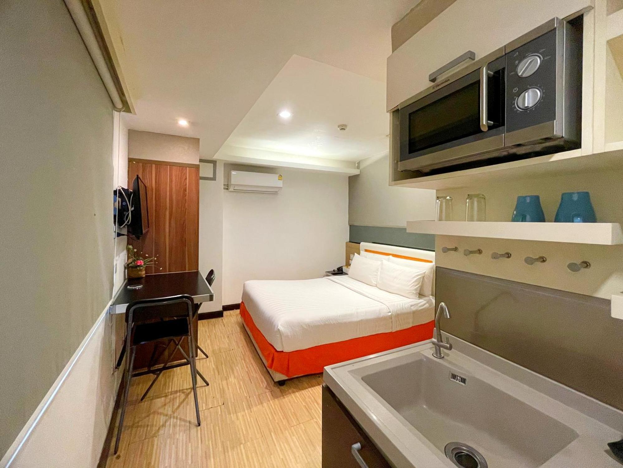 Hotel Arawana Express Phromphong Bangkok Exterior foto