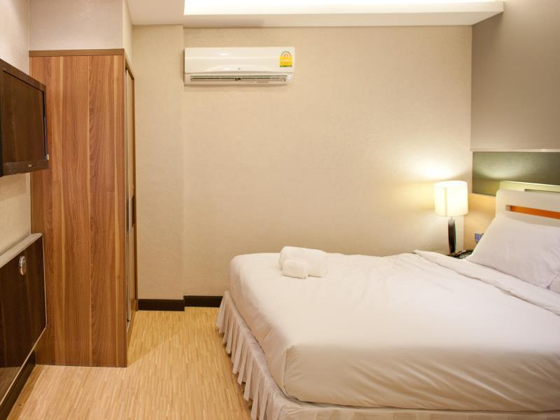 Hotel Arawana Express Phromphong Bangkok Exterior foto