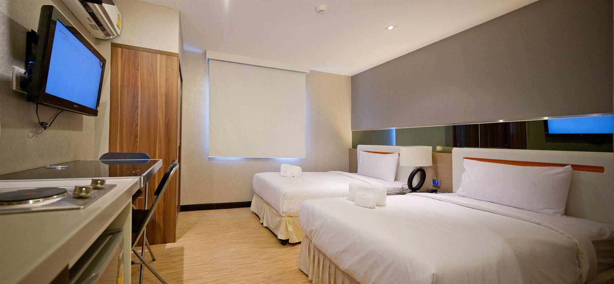 Hotel Arawana Express Phromphong Bangkok Exterior foto